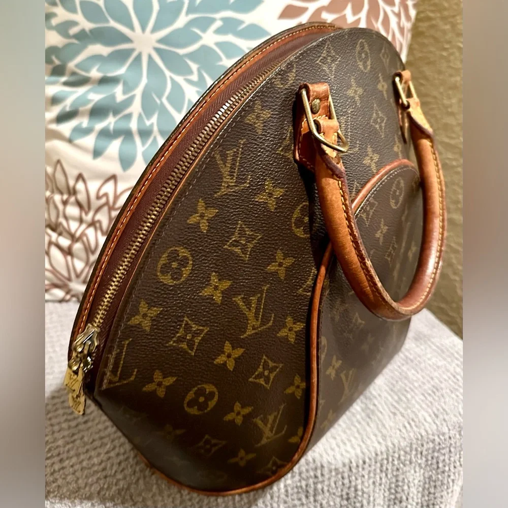 Louis Vuitton Monogram Ellipse PM Handbag - Picture 4 of 16